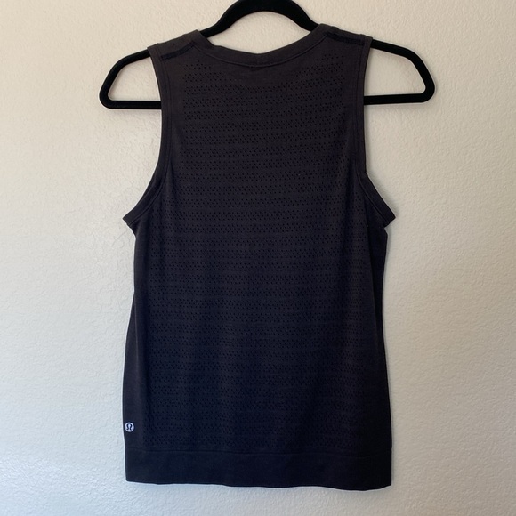 Lululemon breeze by muscle tank black perforated EUC - Picture 4 of 4